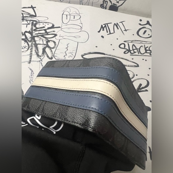 *COACH WEST CANVIS IN SIGNATURE CANVAS BACKPACK AND WALLET BUNDLE* - Picture 8 of 10